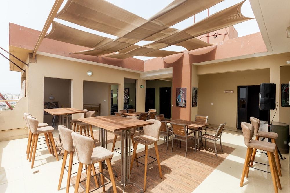 דקר Wakola Hotel Cheikh Anta מראה חיצוני תמונה