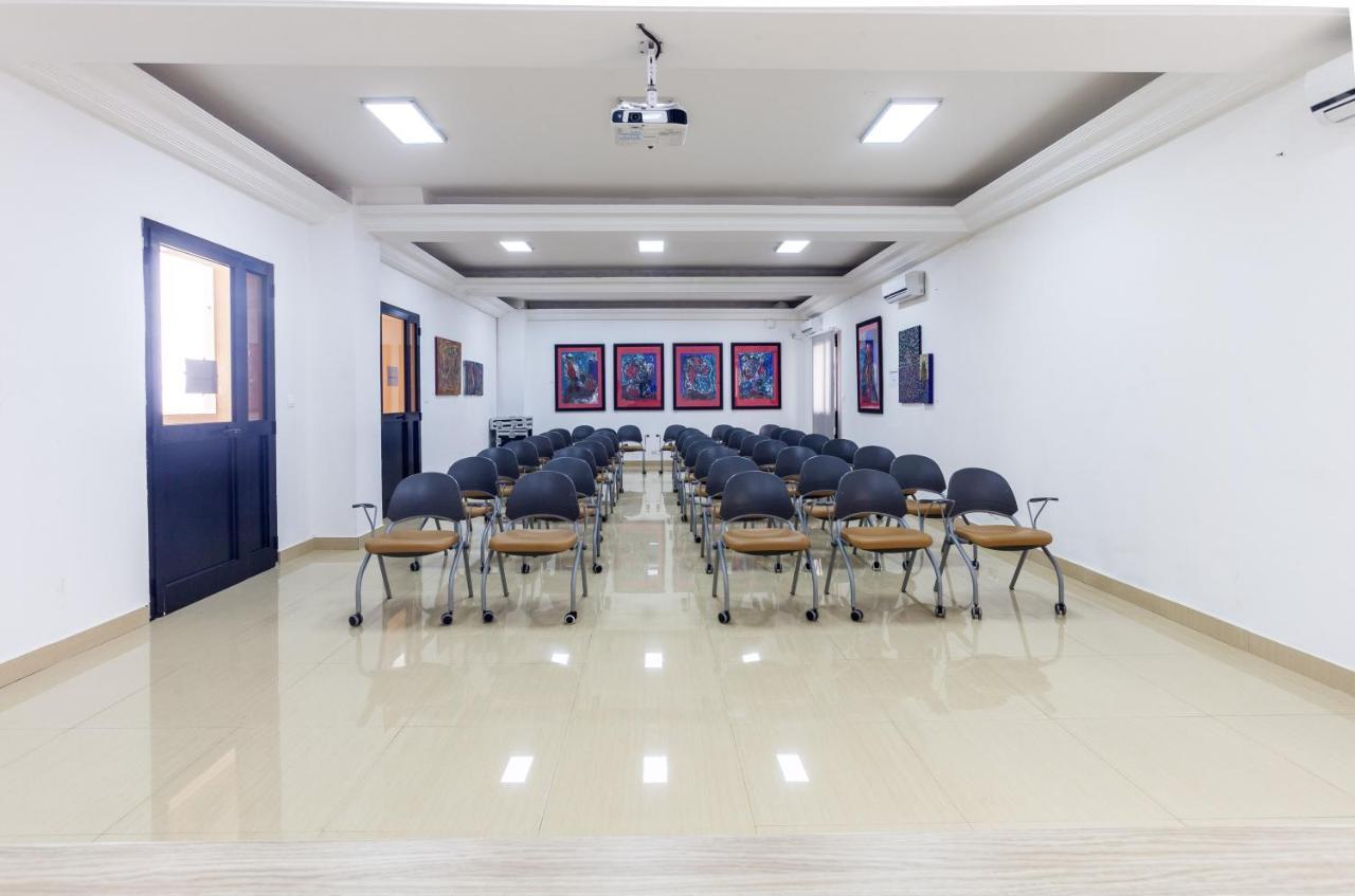 דקר Wakola Hotel Cheikh Anta מראה חיצוני תמונה
